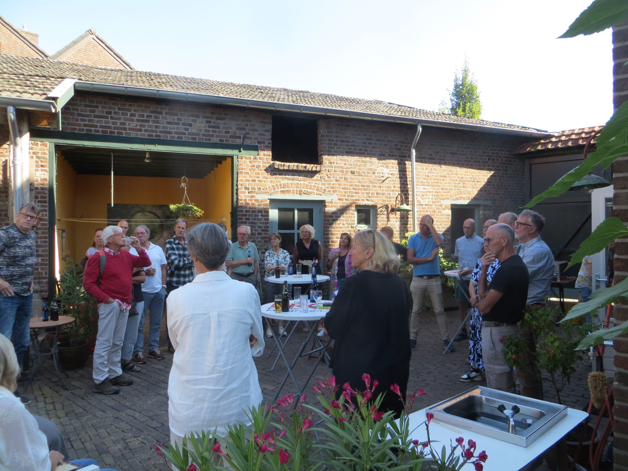 We zaten vol energie en discussieerden volop over onderwerpen die wij belangrijk vinden voor de toekomst. Om er een paar te noemen: het woningbeleid, de stem van de natuur, burgerparticipatie, meer boeren, de mix van oude tradities en frisse nieuwe gewoonten in onze cultuur.